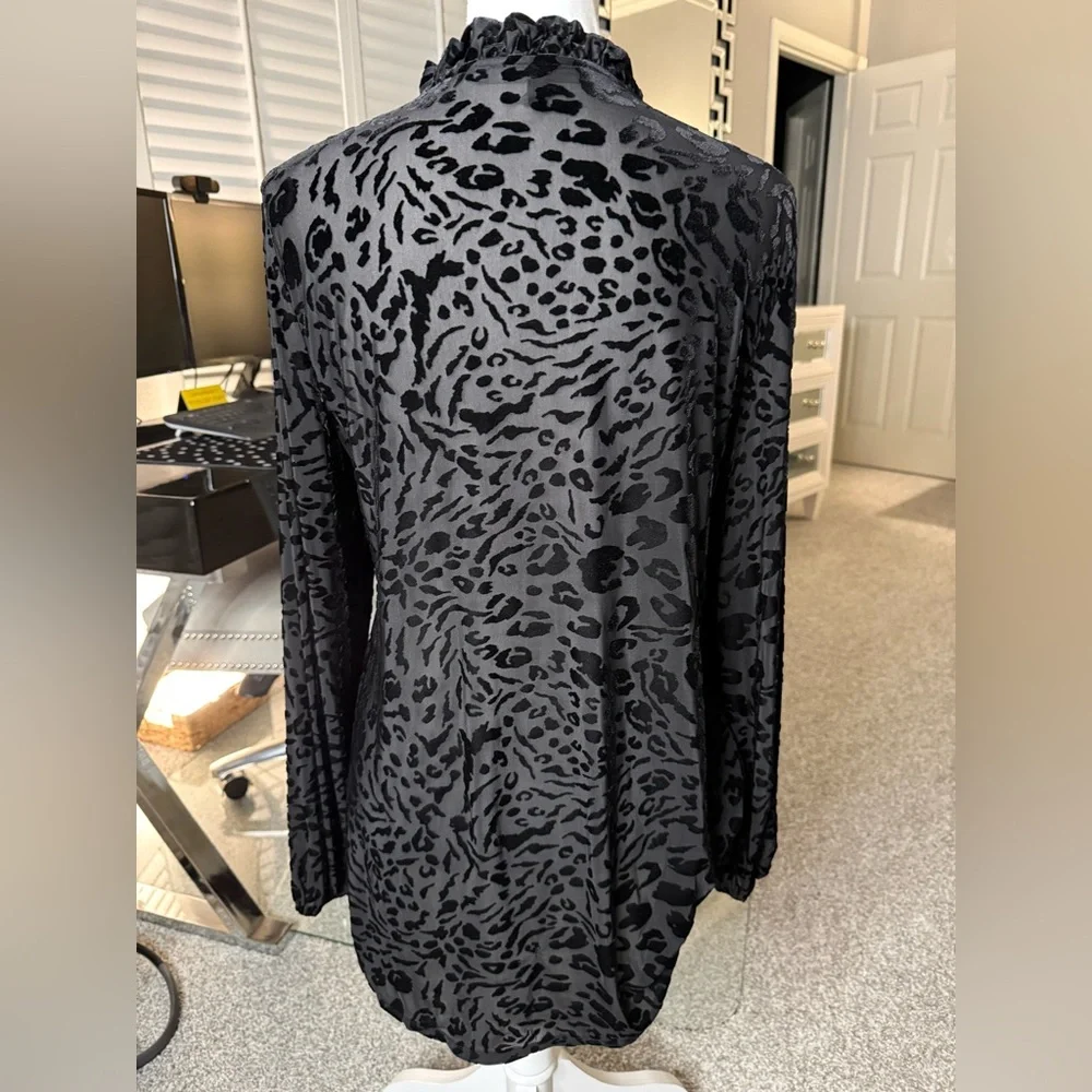 WHBM Women's Black Animal-Print Long Sleeve Blouse - Picture 2 of 3